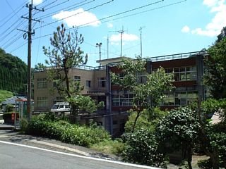 Í]